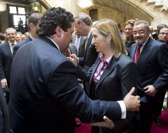 Javier Moliner Saluda A Ana Pastor