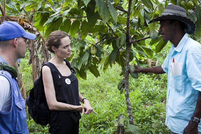 Angelina Jolie En Su Primera Misión Como Enviada Especial De Acnur