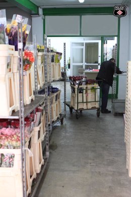 Local Precintado En Girona Por Vender Rosas Ilegalmente