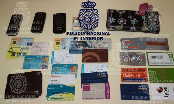 Material Intervenido En Pontevedra A Detenida Por Falsificación