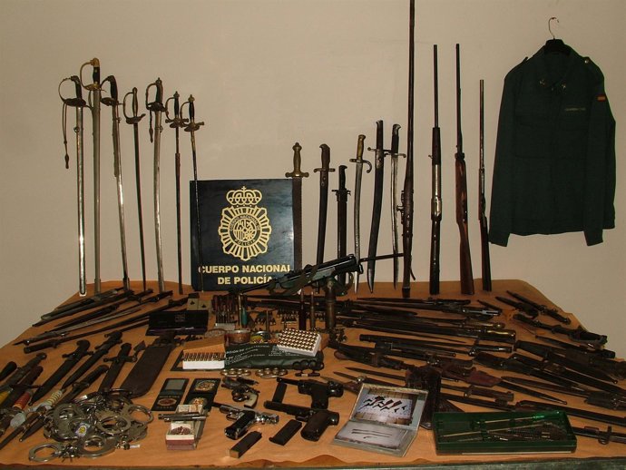 Armas Decomisadas A Una Familia En Barcelona