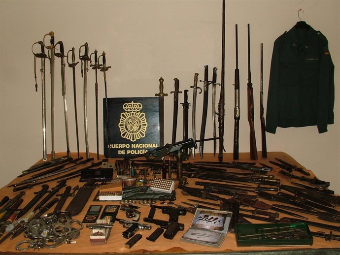 Armas Decomisadas A Una Familia En Barcelona