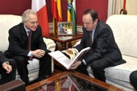 Sanz aboga por explorar vías de colaboración con Perú para impulsar relaciones empresariales y comerciales con La Rioja