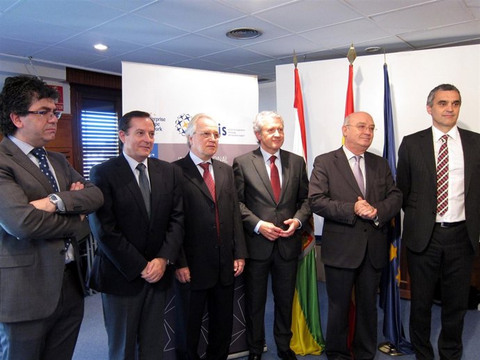 El Embajador De Perú, Entre Los Consejeros Del Río  Y Erro