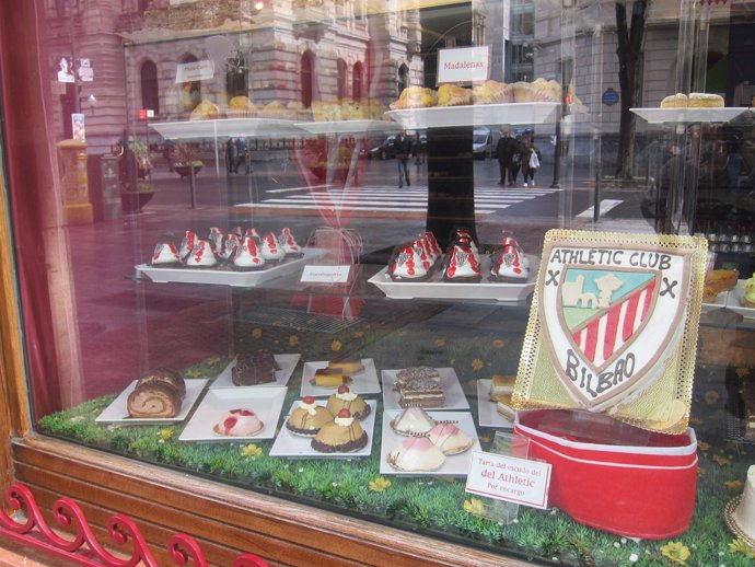 Pastelería De Bilbao Con Dulces Del Athletic