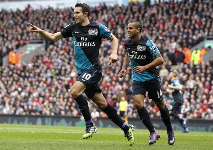Van Persie Conquista Anfield