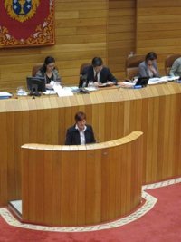 Galicia "asumirá las medidas consensuadas" en el SNS, que ve "más justas", y niega "canon a la enfermedad"