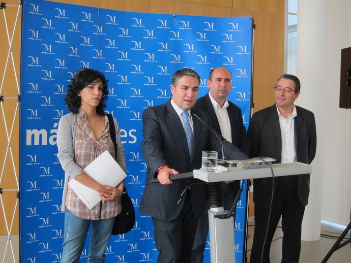 Bendodo, Junto A Los Portavoces En Diputación