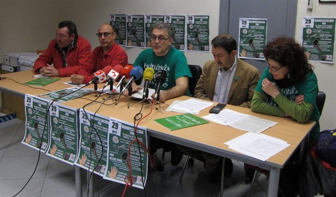 Rueda De Prensa De La Plataforma Por La Escuela Pública, Laica Y Gratuita