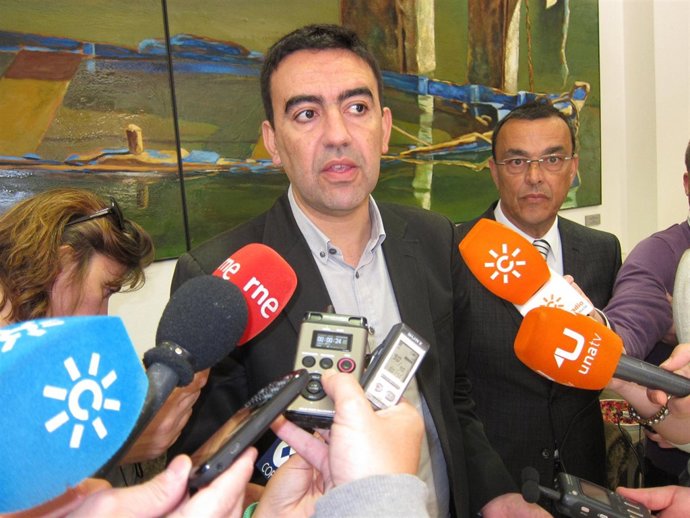 El Secretario General Del PSOE De Huelva, Mario Jiménez, Ante Los Medios. 
