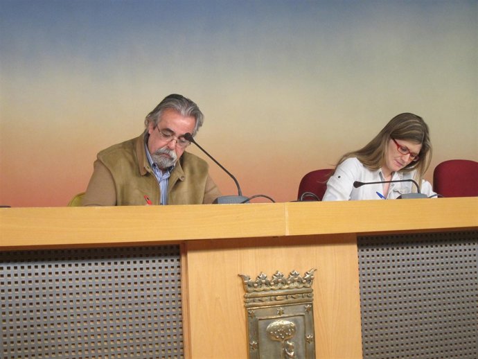 Ángel Pérez Y Raquel López En Rueda De Prensa