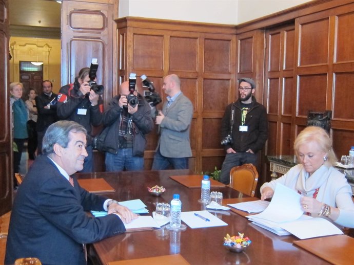 Álvarez-Cascos Y Mercedes Fernández