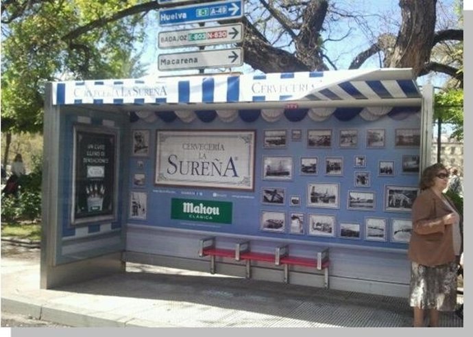 Parada De Autobús Decorada Como Un Establecimiento De La Sureña