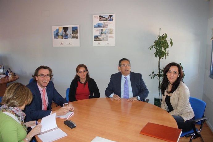 Reunión De Rojas Con González En El Imdeec