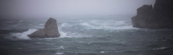 Temporal De Frío, Viento Y Nieve En El Litoral Catalán. Illes Medes, Girona.