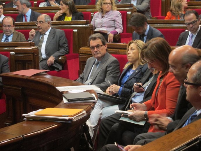 Artur Mas Y Varios Consellers, En El Pleno Del Parlament