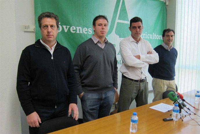 De Izquierda A Derecha: Recio, Sánchez, Cabezas Y Escribano