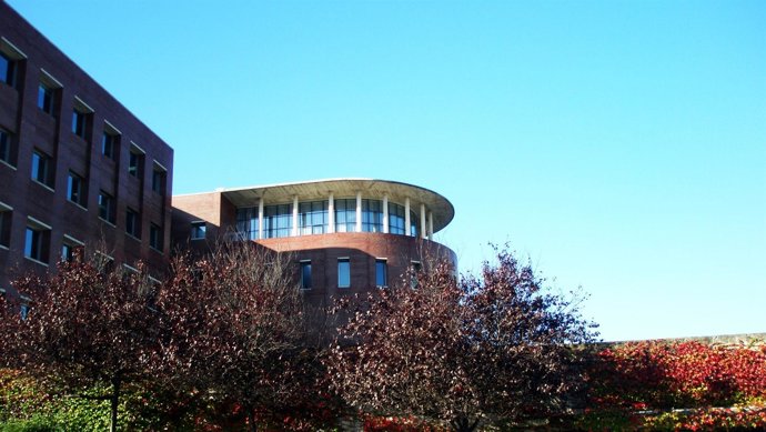 Edificio De Derecho Y Económicas