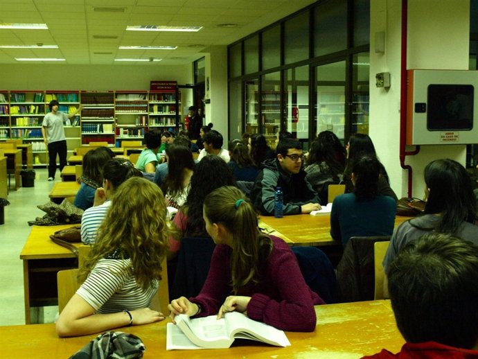 Encierro De Estudiantes En La Facultad De Económicas De La USC.