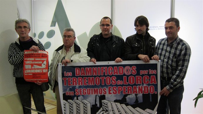 Miembros De La Asamblea De Vecinos De Lorca Afectados Por El Terremoto