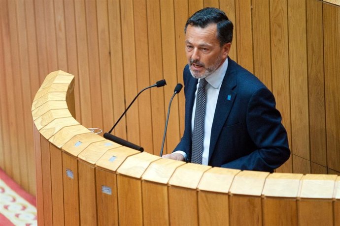 Agustín Hernández En La Tribuna Del Hemiciclo