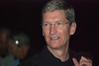 A Tim Cook no le gustan ni los 'tablets' híbridos ni los litigios 