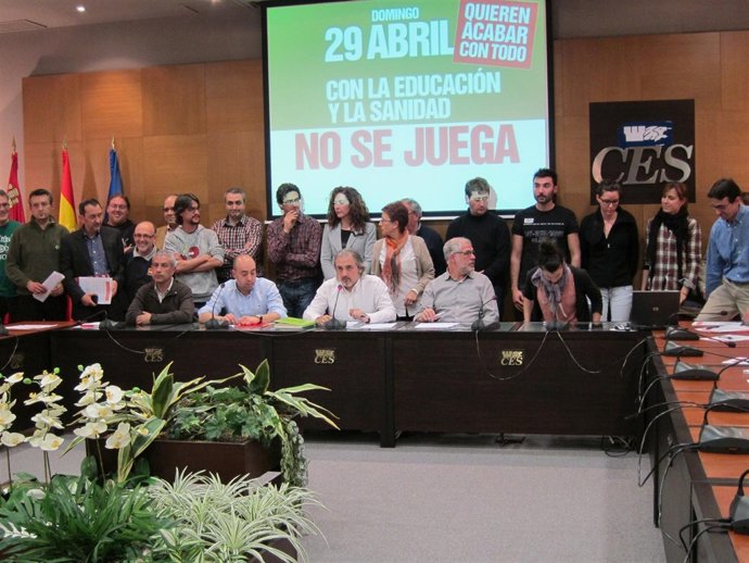 Representantes De Las Distintas Organizaciones Firmantes Del Manifiesto.