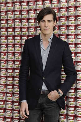 Posado De Oriol Elcacho Para Häagen-Dazs 