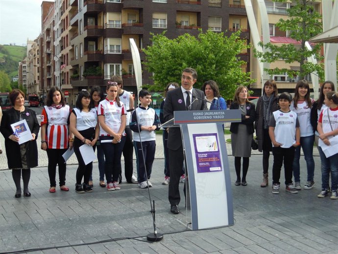 El Lehendakari En El Acto Con Escolares En Bilbao