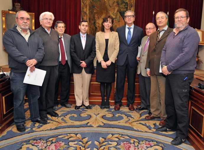 Ceballos (Centro) Con Pineda Y Los Firmantes De Los Convenios