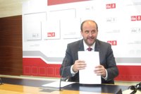 PSOE admite que hay almacenes con "material turístico promocional" y dice que todos los gobiernos lo hacen