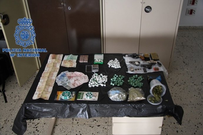 Material Intervenido A Un Hombre En Un Control Rutinario En Valencia