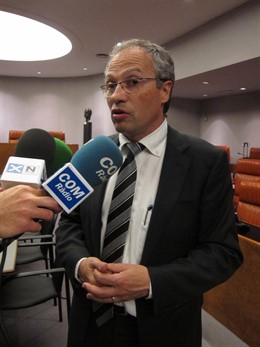 El Diputado De La Diputación De Barcelona Carles Rossinyol