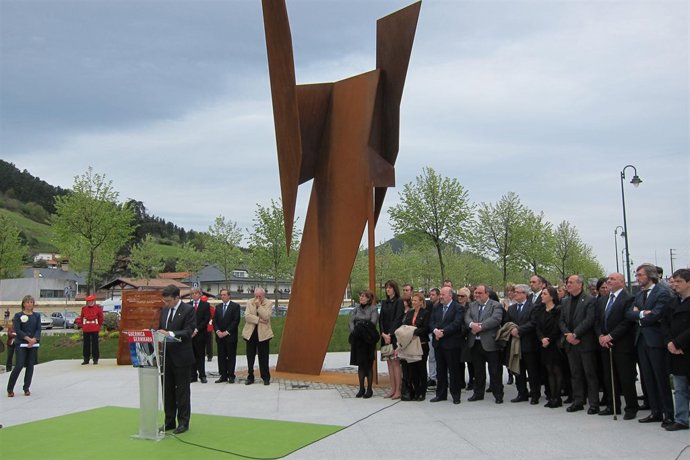 Inauguración De 'Agonía Del Fuego' En El 75 Aniversario Del Bombardeo De Gernika