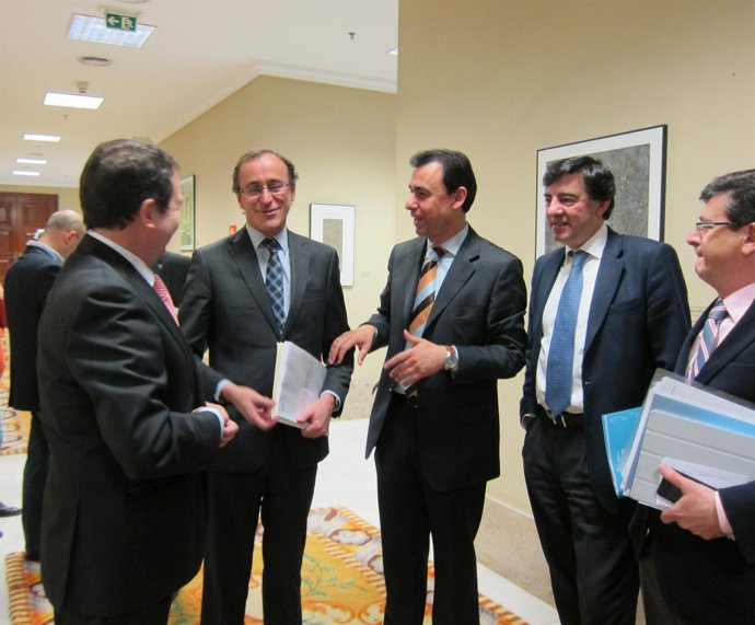 Abel Caballero Y Fernando Martínez Maillo Con Alfonso Alonso