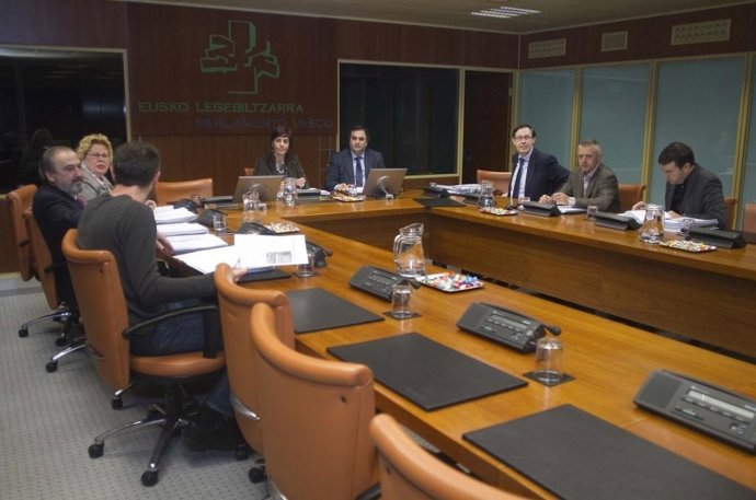 Reunión De La Ponencia Sobre El Proyecto De Ley De Cajas De Ahorros Vascas