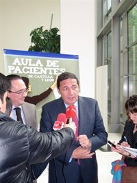 Sáez Aguado descarta una "sobrecarga" de inmigrantes en urgencias por su menor presencia en CyL y garantiza su atención