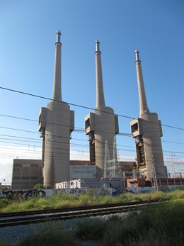 Las Tres Chimeneas De Sant Adrià De Besòs (Barcelona)