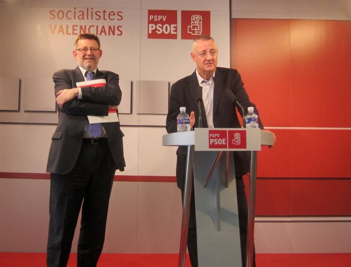 Ximo Puig Y Jesús Caldera En Una Rueda De Prensa