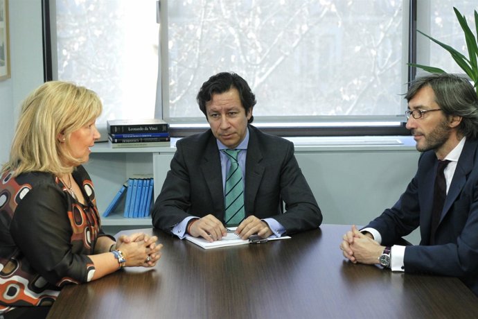 Carlos Floriano, Iñaki Oyárzabal Se Reúnen Con Angeles Pedraza