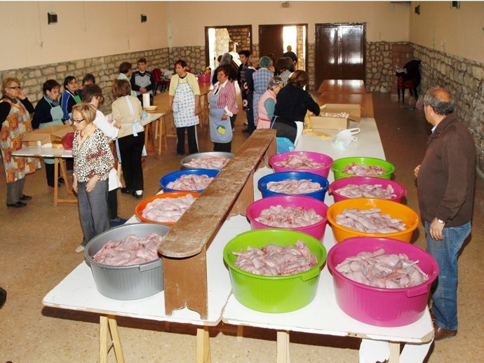 Preparación Del Conejo Escabechado En Castejón De Valdejasa (Zaragoza)