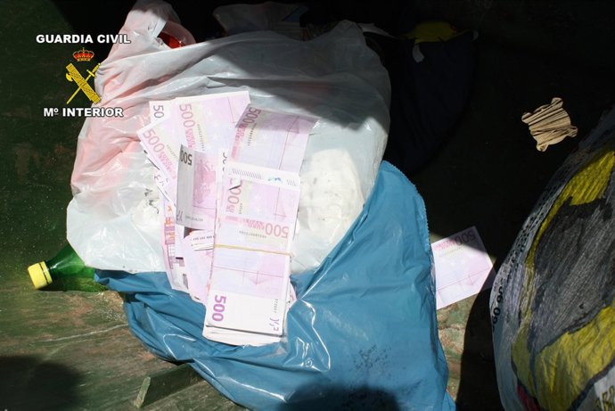 Billetes De 500 Euros Encontrados En Un Contenedor