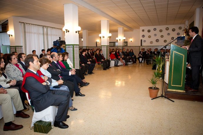 Manzano Impartiendo Su Conferencia