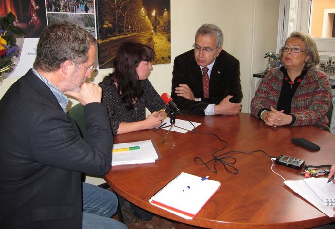 Los Concejales De IU Con Raouf Al-Malki Y Liliana Córdova
