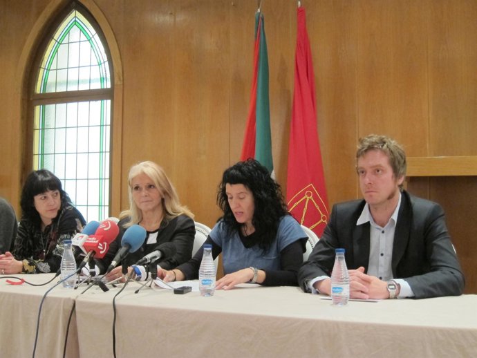 La Izquierda Abertzale, EA Y Aralar Llaman A Participar En El Día De Navarra.