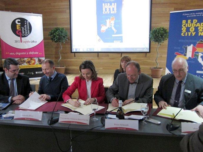 Momento De La Firma Del Acuerdo Entre Las Ciudades Hermanadas