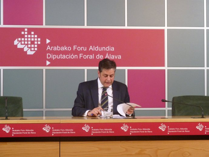 El Diputado Alavés De Administración Local, Javier Ruiz De Arbulo.