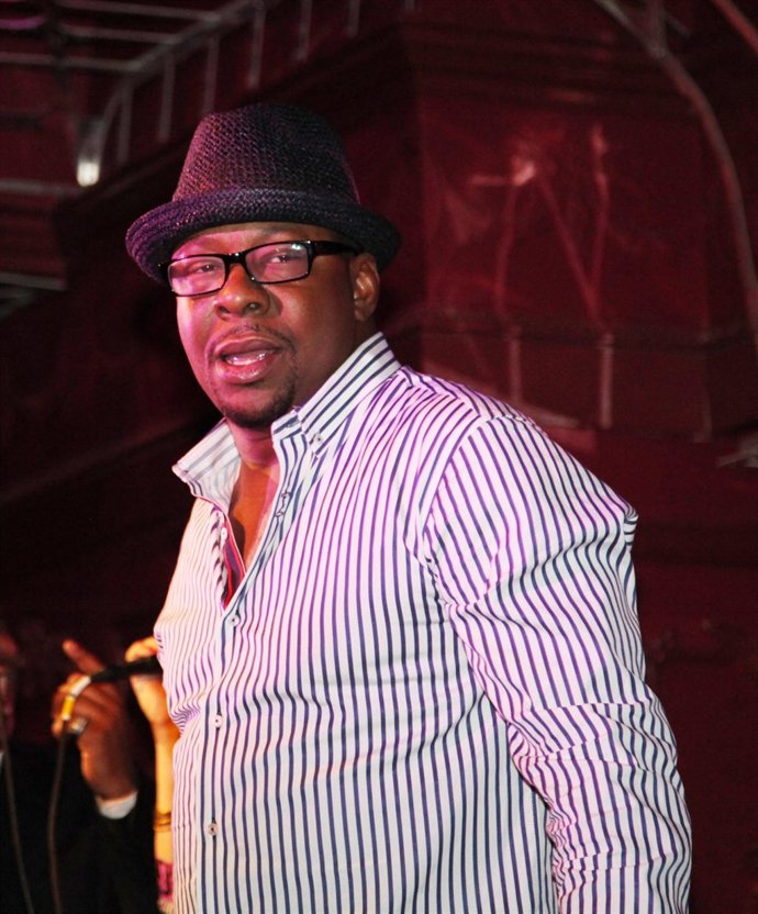 Bobby Brown Con Sombrero 