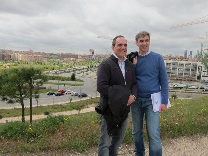 David Ortega Durante Una Visita Al Barrio De Sanchinarro