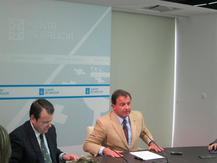 Tahoces Y Guerra Durante La Rueda De Prensa